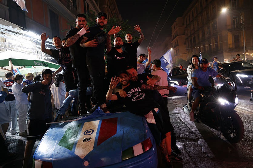 Новини спорту - Масові святкування чемпіонства Наполі підняли все місто