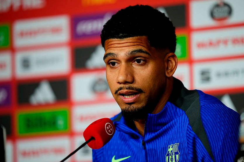 Новини спорту - МЮ проявляє інтерес до захисника Барселони та планує його придбання