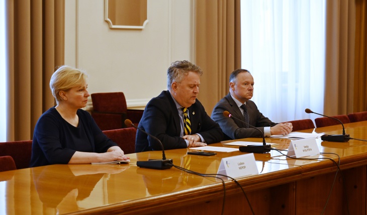 МЗС заявив демарш послам за участь у параді Путіна