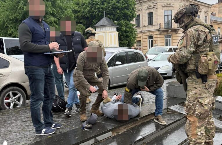 На Буковині затримали правоохоронця за організацію схеми для ухилянтів