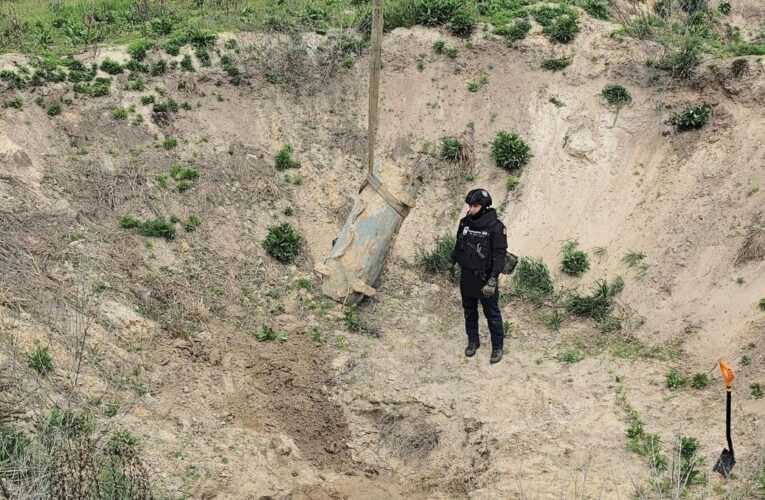 На Київщині виявили бойову частину ракети Х-101