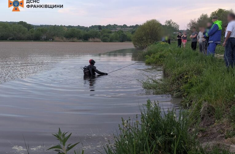 На Прикарпатті у ставку потонув хлопчик