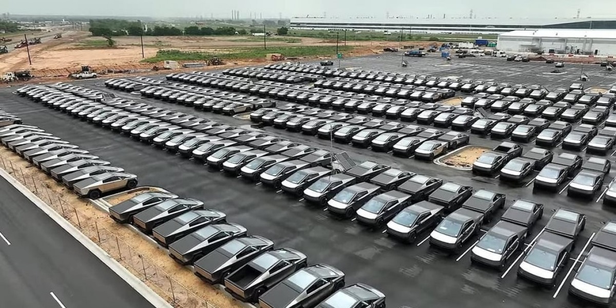 Авто новини - На складі Tesla накопичено більше 10 тисяч непроданих пікапів Cybertruck