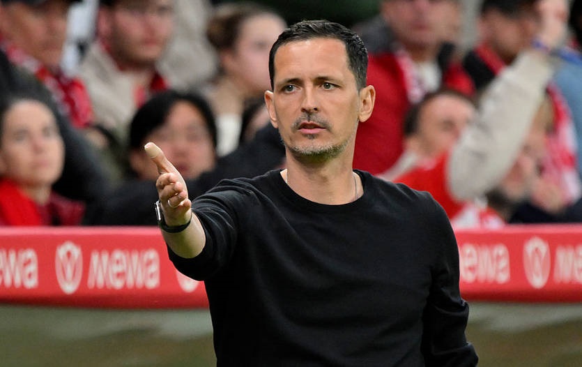 Новини спорту - Напередодні Ліги чемпіонів "орли" продовжили контракт із головним тренером