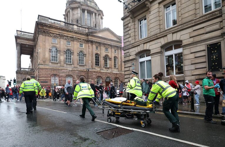 Наїзд авто на фанів Ліверпуля: постраждали понад 45 людей