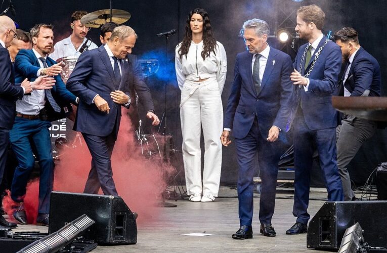 Невідомий кинув димову шашку в бік прем’єрів Нідерландів і Польщі