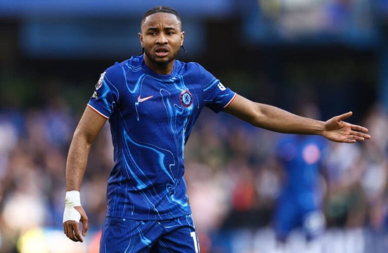 Один із нападників Челсі покине команду
