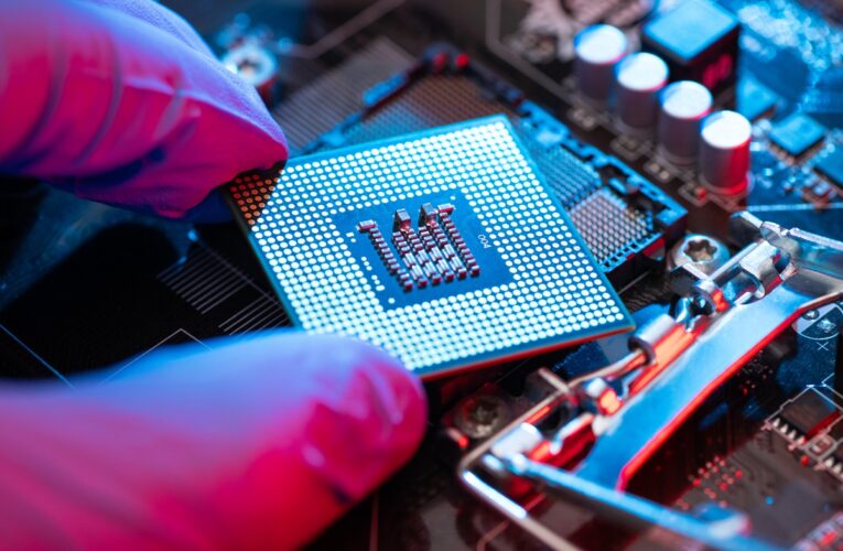 Офіційний імпорт американських процесорів до Росії обвалився на 95%