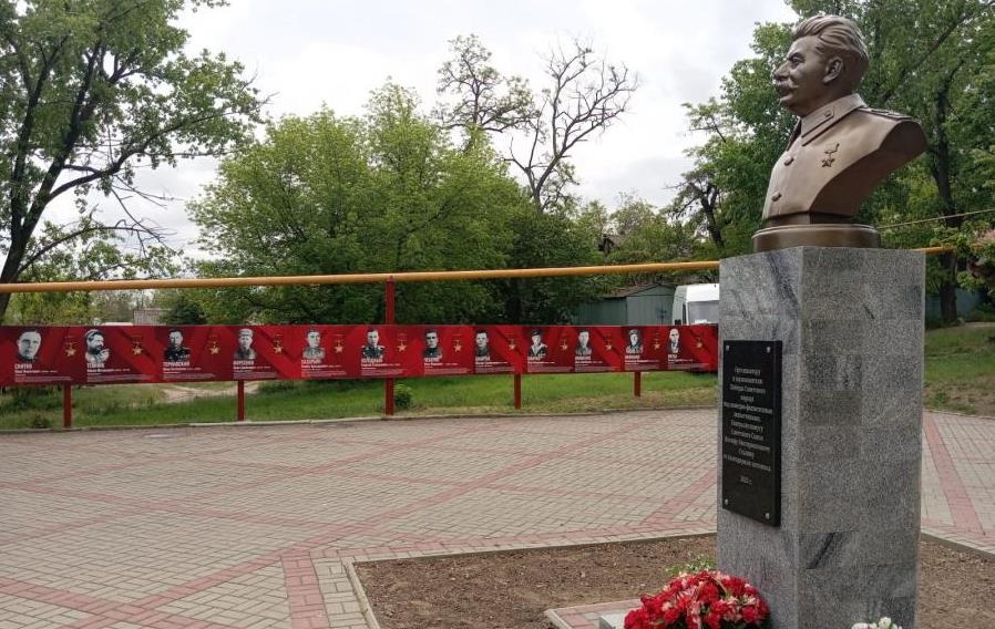 Новини України - Окупанти встановили памʼятник Сталіну в Мелітополі