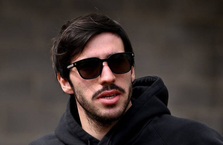 Пара манчестерських клубів воліють бачити у своєму складі гравця Ньюкасла