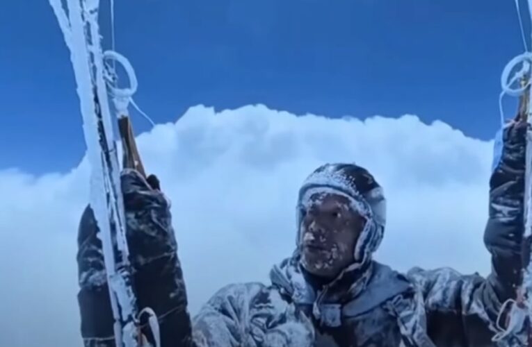 Парапланерист із Китаю випадково злетів на висоту понад 8000 метрів