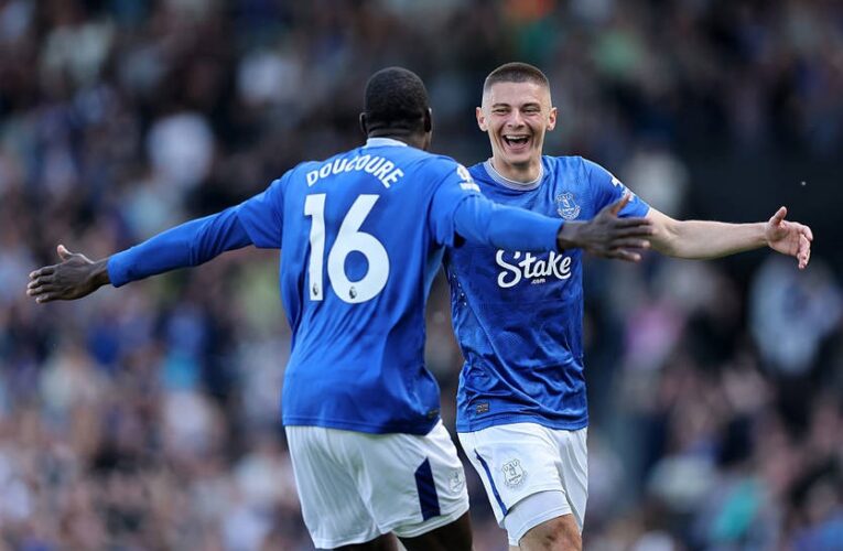 Перший гол Миколенка в сезоні: Евертон грає з Фулгемом