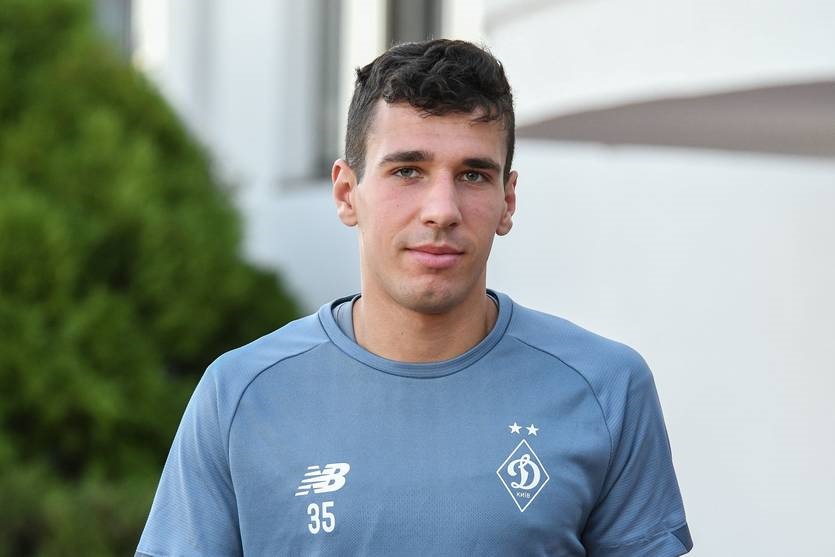 Новини спорту - Пиво від Мессі: воротар Динамо розповів, що зробив із презентом