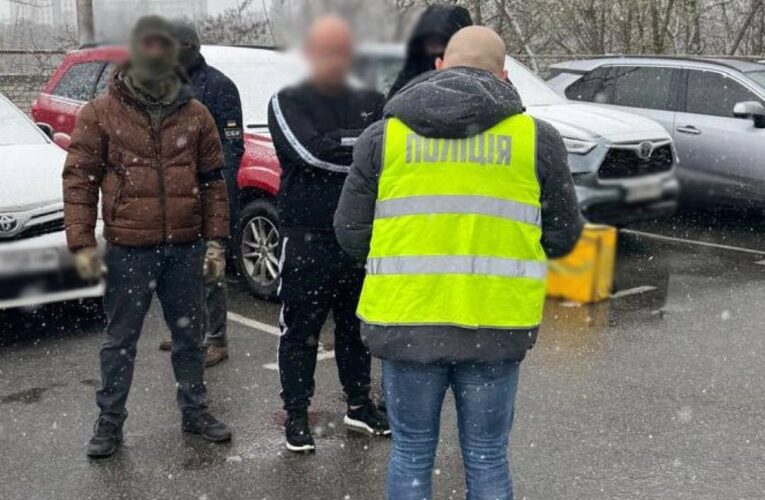 Посадовцю Конституційного суду загрожує п’ять років за схему для ухилянтів