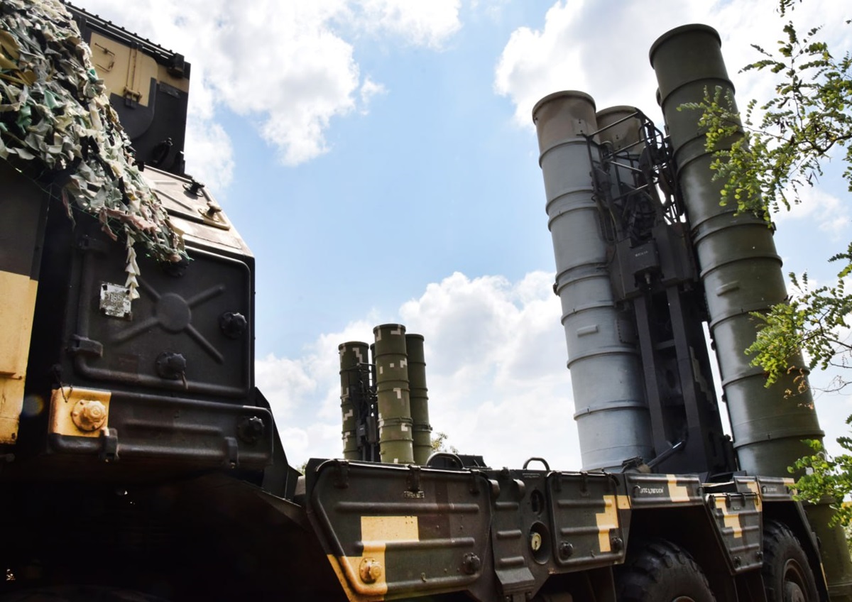 Новини України - ППО перехопила три ракети і десятки дронів