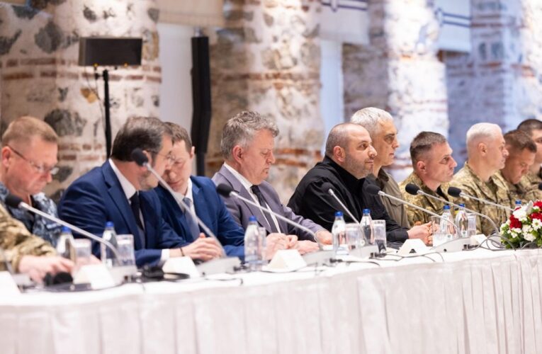 РФ намагається виграти час. Реакція на переговори