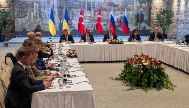Новини України - РФ поширює фейк про перекладача української делегації у Стамбулі - ЗМІ