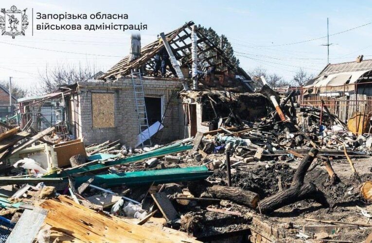 РФ скинула п’ять авіабомб на село на Запоріжжі: під завалами люди