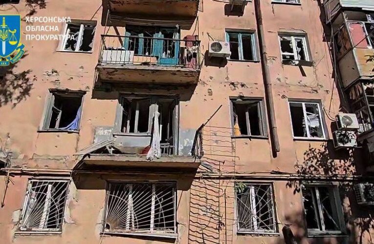 Росіяни атакували Херсон: багато поранених