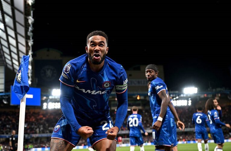 Розкішна передача Джеймса допомогла Челсі мінімально переграти МЮ