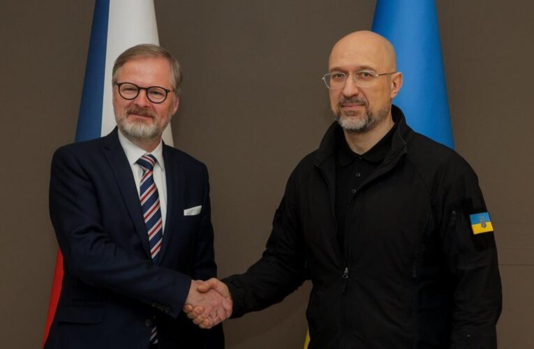 Шмигаль зустрівся з прем’єром Чехії в Ужгороді