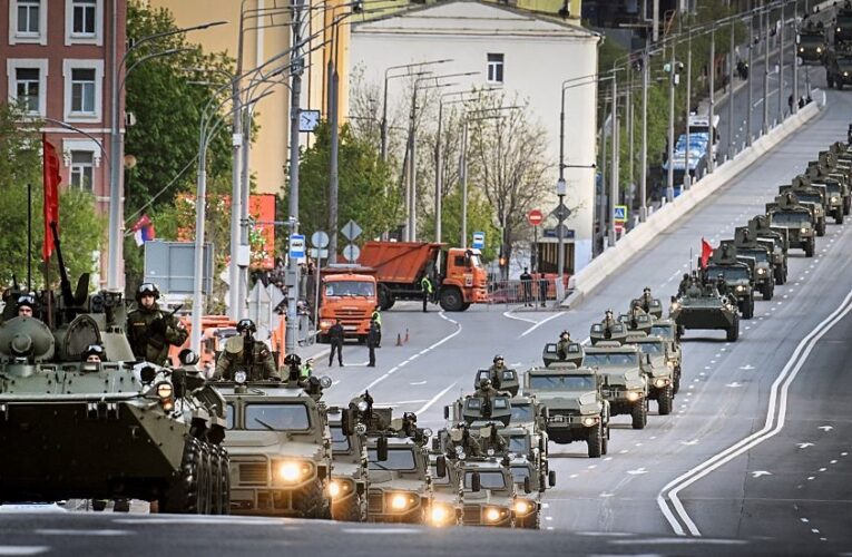 Сі їде, готують провокації. Парад у Москві