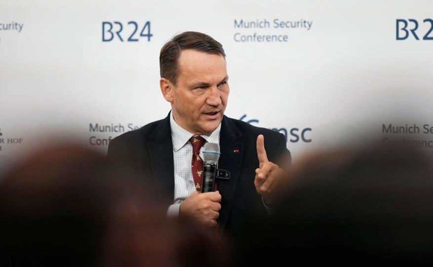 Новини світу - Сікорський заявив, що ЄС може стримувати Росію і без участі США