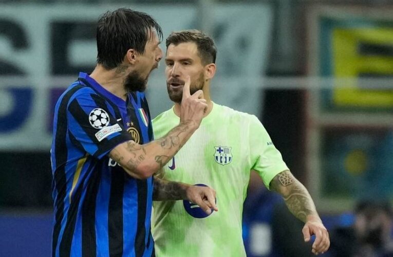 Скандал у півфіналі ЛЧ: захисник Барселони плюнув у гравця Інтера