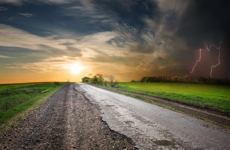 Сонце й грози: прогноз погоди на вихідні