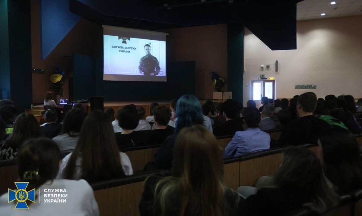 Новини України - Спали ФСБшника: СБУ та Усик пояснили школярам, як не стати агентами РФ