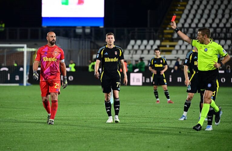 Спинений політ: кар’єра воротаря Комо завершилася вилученням з поля