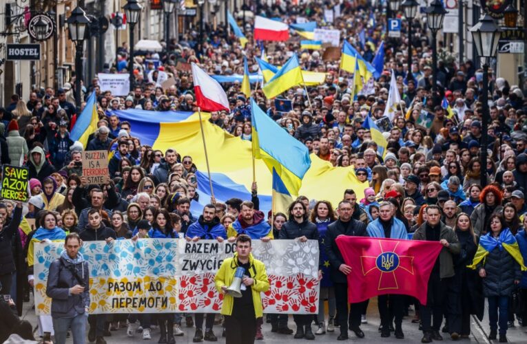 Стало відомо, скільки українців готові назавжди залишаться в Польщі