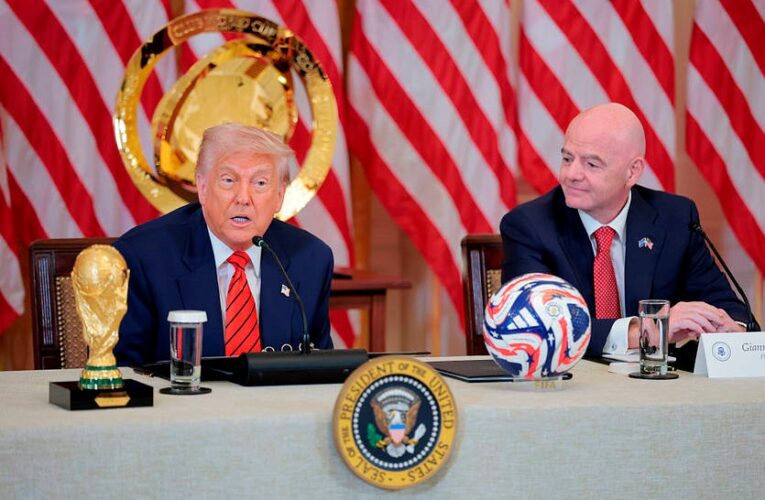 Стимул до миру? Трамп підняв тему повернення росії до участі у ЧС-2026