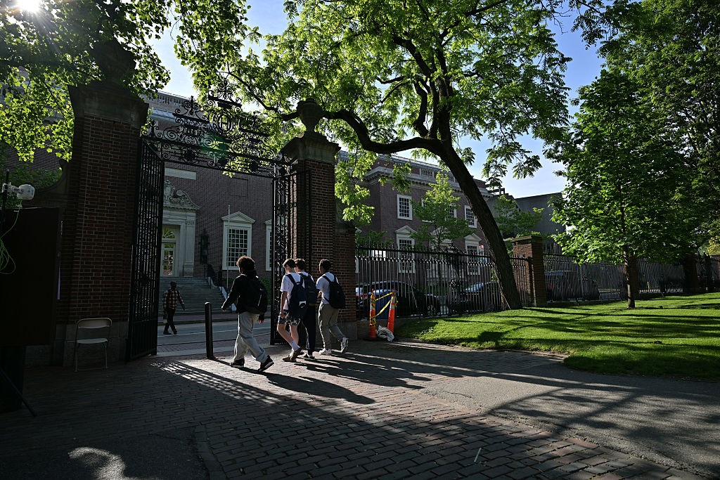 Новини світу - Суд скасував заборону Трампа на прийом іноземців у Гарвард