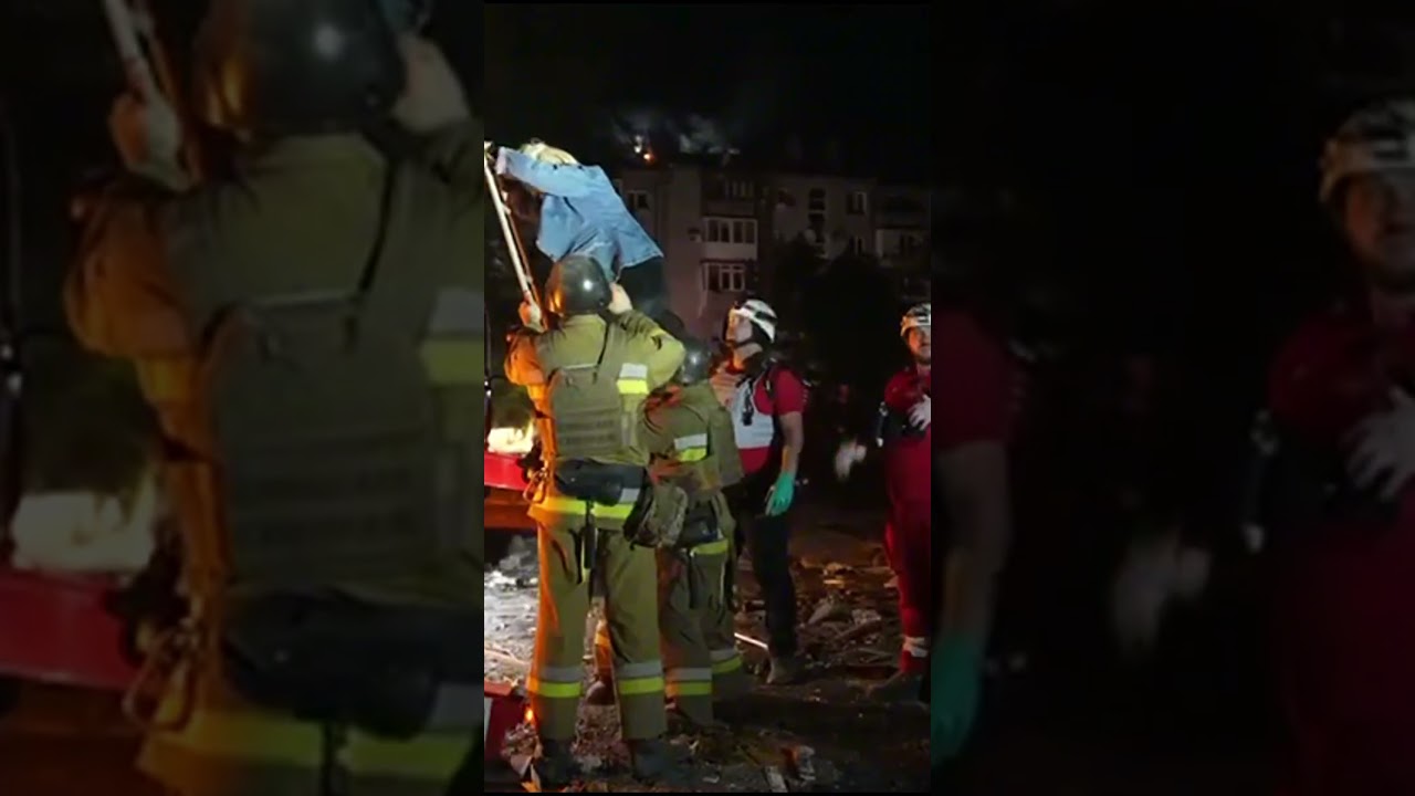 Миколаїв: унаслідок нічної атаки БпЛА сталося влучання в житловий будинок. Виникла пожежа.