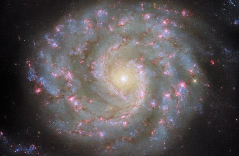 Телескоп Хаббл зробив вражаюче фото далекої галактики