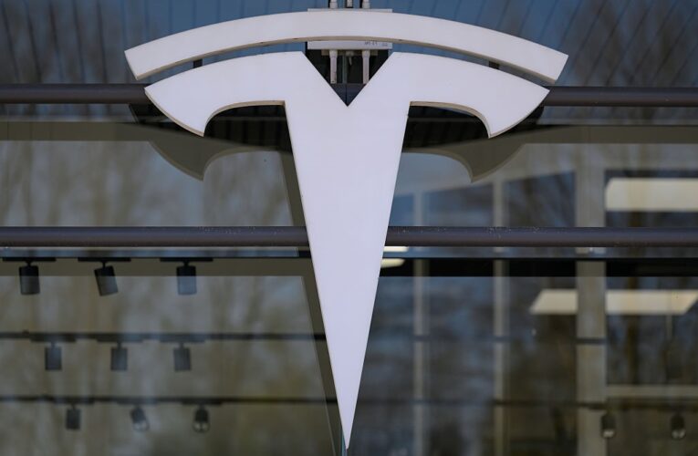 Tesla втрачає ринок Китаю через конкурента