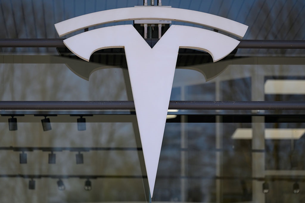 Новини бізнесу - Tesla втрачає ринок Китаю через конкурента