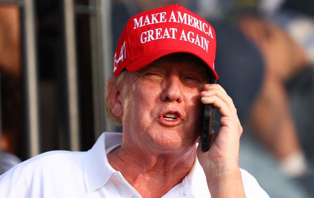 Новини світу - Трамп анонсував переговори із Зеленським і Путіним