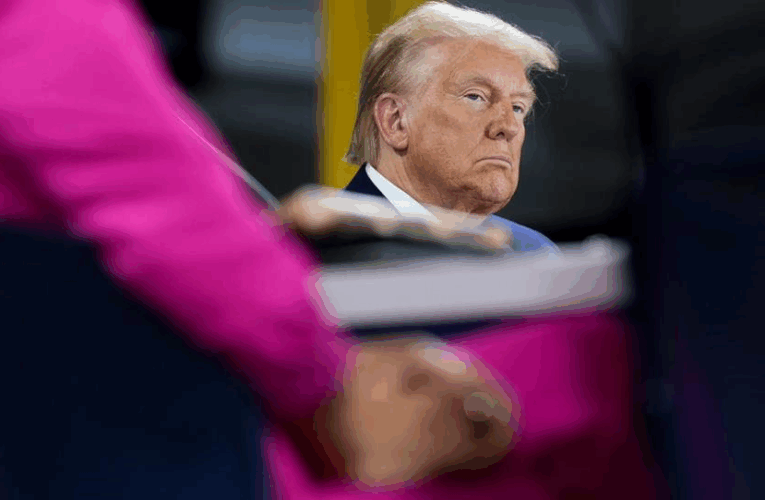 Трамп назвав “надто великим” подарований Катаром літак