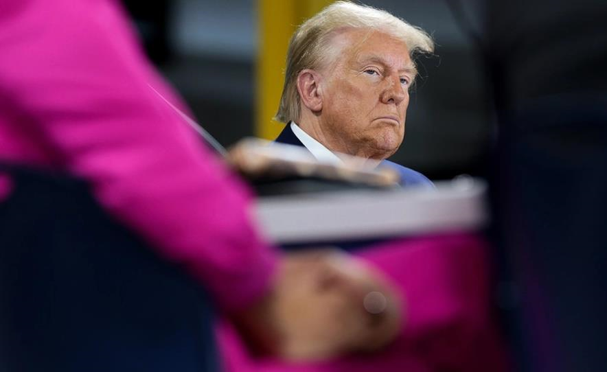 Новини світу - Трамп назвав "надто великим" подарований Катаром літак