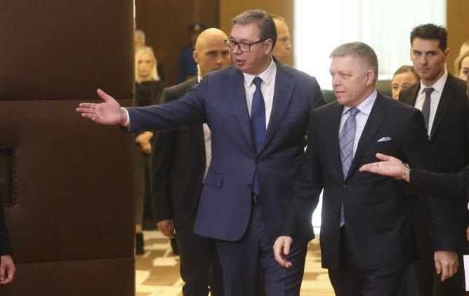 Три країни не пускають літаки Фіцо та Вучича в Росію