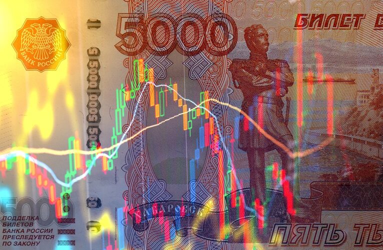 Ціна російської нафти у рублях досягла дворічного мінімуму – ЗМІ