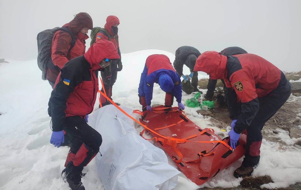 Новини України - Туристи виявили в Карпатах тіло чоловіка