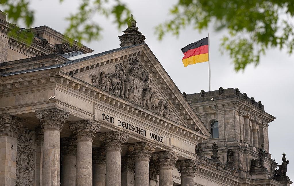 Новини світу - У Бундестазі відклали повторне голосування за канцлера - ЗМІ