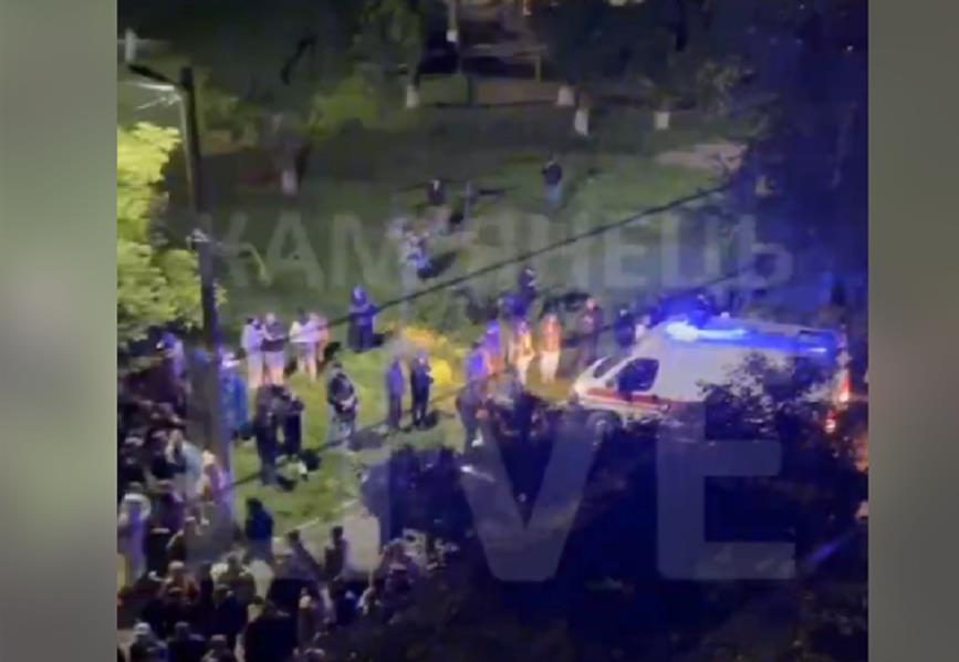 Новини України - У Кам'янці-Подільському натовп людей напав на авто ТЦК та СП