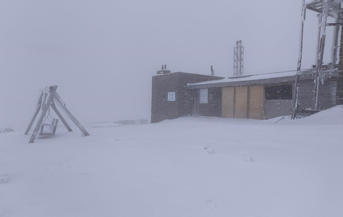 Новини України - У Карпатах знову випав сніг, вдарив мороз