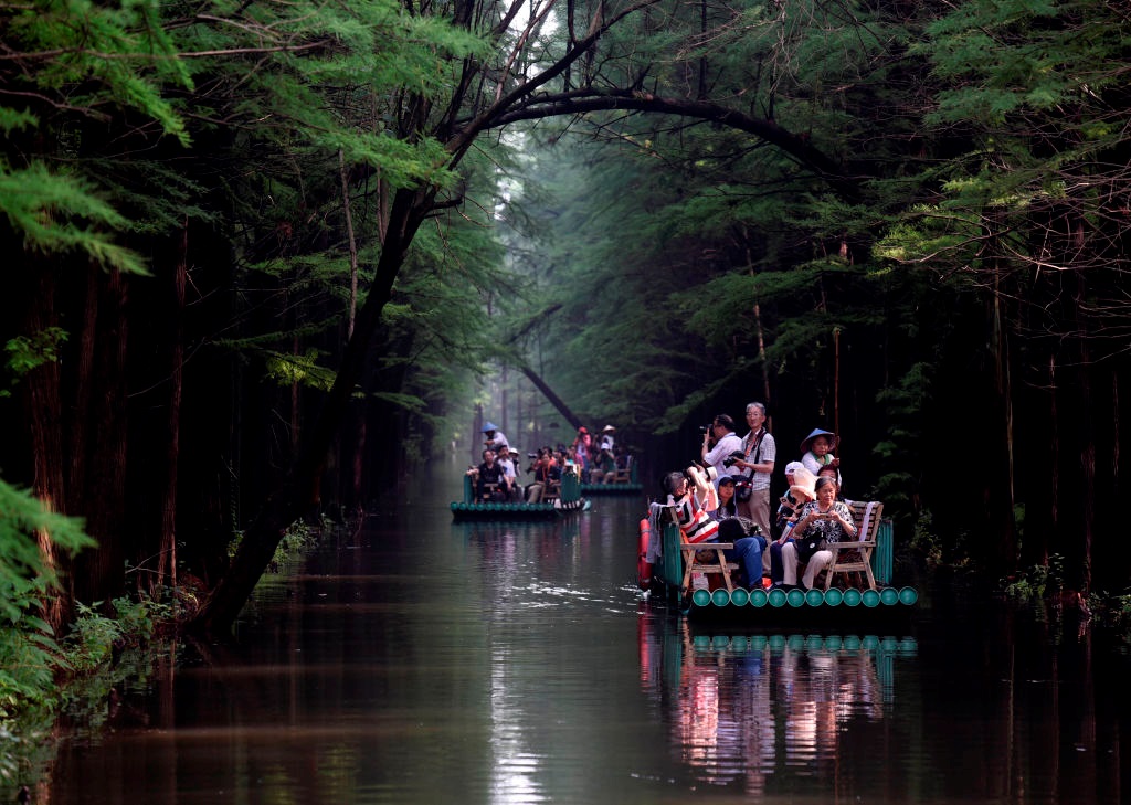 Новини світу - У Китаї перекинулися човни з десятками туристів: є жертви