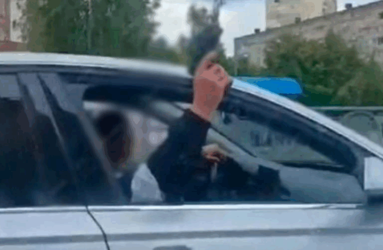 У Києві чоловіки влаштували стрілянину з вікна авто