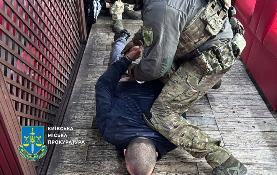 Новини Києва - У Києві поранили іноземця під час пограбування - підозрюваних затримали